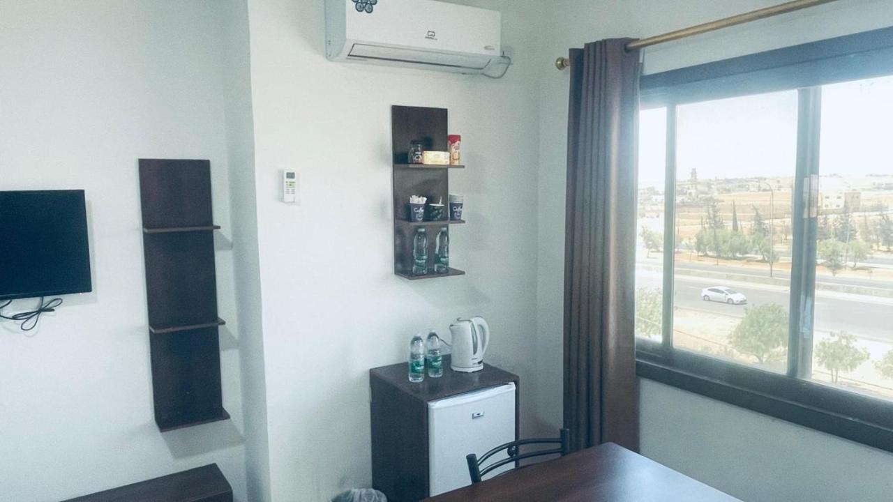Faraseen Apartments Al Qastal Exterior foto